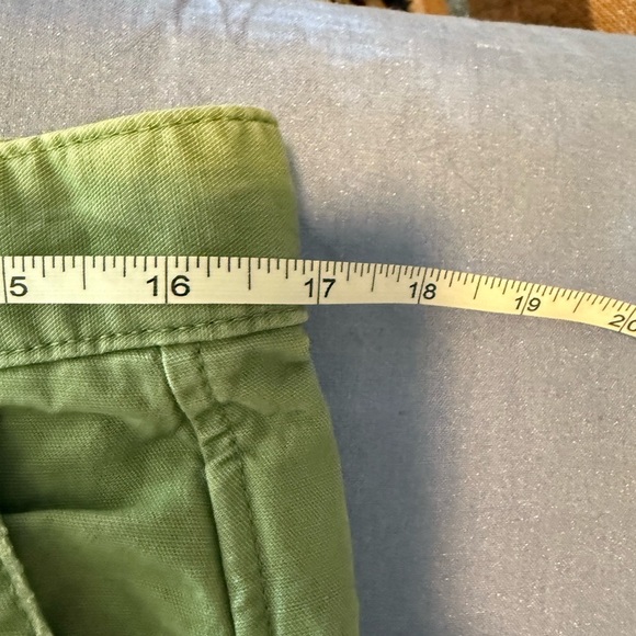 GAP Green Bermuda Shorts Soft Fabric - Picture 4 of 8